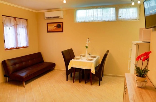 Buzsak House | Jázmin Apartman