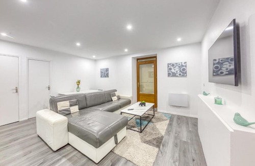 Tonnerre Apartment | J Mo Home - Tonnerre - O' Verre