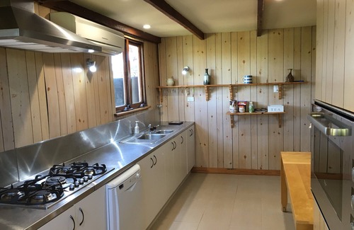 Gidgegannup Cottage | Jacaranda Farm Cottage