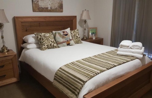 Evanston Park House | Jacaranda Homestay