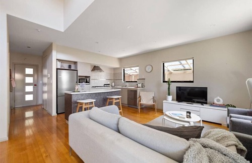 Margaret River Apartment | Jacaranda Lane | Sleek & Modern | Central