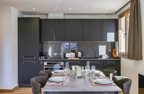Chamonix City Centre Apartment | Jacaranda · Sublime 6pax Vue Mtblanc Central Parking 2