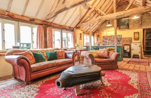 Gloucester Cottage | JACKDAW'S ROOST, pet friendly, with a garden in Cheltenham