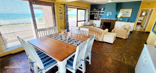 Ramsgate South Apartment | Jackpot - Sleeps 8