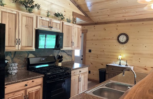 Large Cabin | JACKSON HILL CABIN