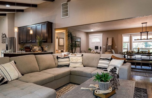 Jacksonville House | Jacksonville Creekside Inn