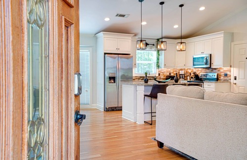 Lawrenceville House | Jacuzzi Hot Tub - Private Pool - Lawrenceville