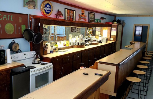 Toivola House | Jake's Bed & Bar 3BR, 7 beds, SXS Snowmobile Trail Access, Fire Pit, Grill, Wifi