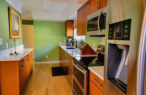 James Bay Hotel | James Bay Inn Hotel & Suites