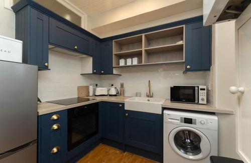 Tillicoultry Condo | James Street · Beautifully Renovated 2 Bedroom Apartment