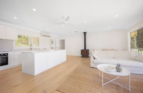 Jamieson House | Jamieson Lake Retreat - Waterfront