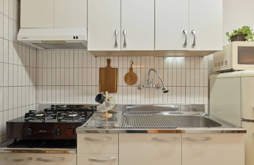 Seokchon-dong Apartment | [Jamsil & Seokchon Lake] Elegant & Comfortable 2-BR Retreat near Lotte World