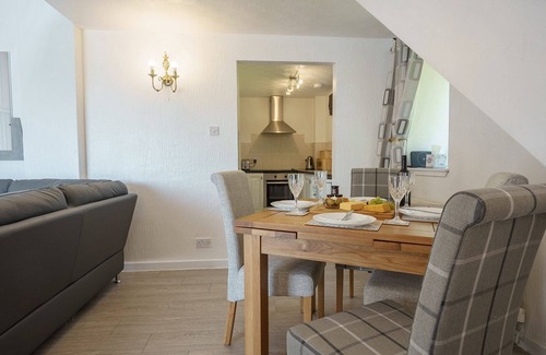 Thornhill Apartment | Jane Welsh Cottage - a cottage that sleeps 4 guests in 2 bedrooms