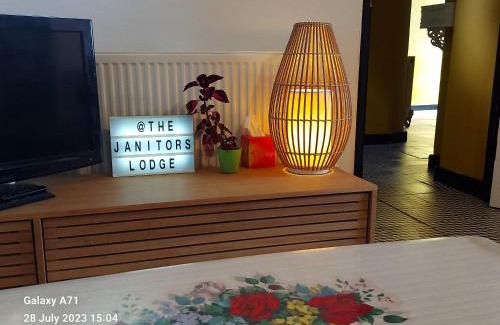 Flimwell House | Janitor's Lodge