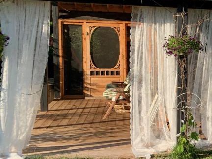 Manitoulin District House | Jannah's Cottages-Brown cottage