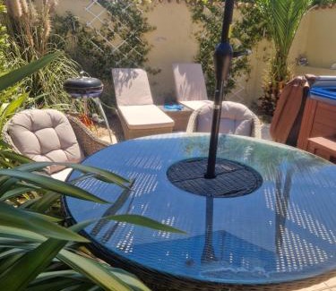 Gouex Bed & Breakfast | Jasmin Cottage