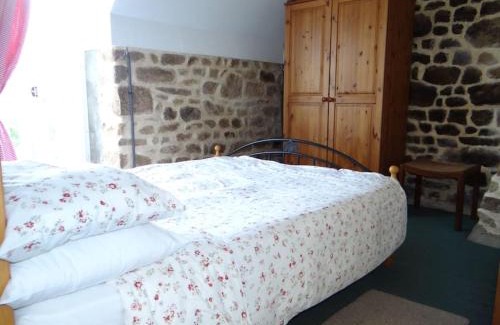 Le Mesnil-Gilbert House | Jasmin Cottage with seasonal Swimming Pool