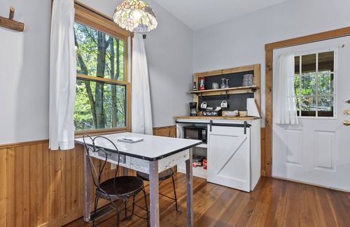 Logan Cottage | Jasmine Cottage at The Inn & Spa at Cedar Falls
