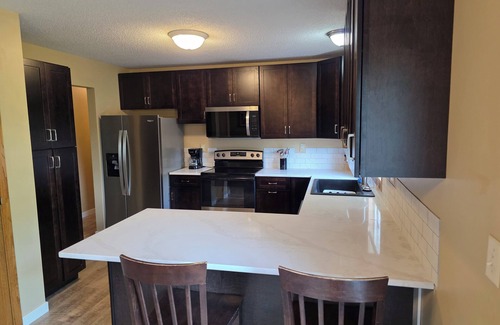 Rochester House | Jasmine House - 3 Bedrooms - 2 bath- 2 Miles From Mayo Clinic/St. Mary's
