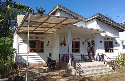 Pagar Alam Villa | Jeff Guesthouse