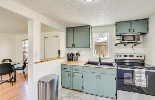 Jefferson City House | Jefferson City Bungalow Hot Tub and Patio!