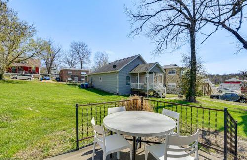 Jefferson City House | Jefferson City Bungalow Hot Tub and Patio!