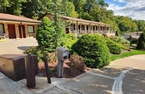 Clairton Hotel | Jefferson Hills Motel