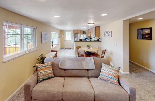 Friendly House | Jefferson Joy