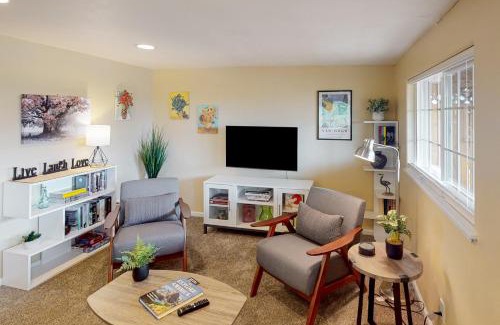 Friendly House | Jefferson Joy