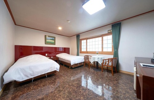 Yeon-dong Hotel | Jeju Golf Hotel