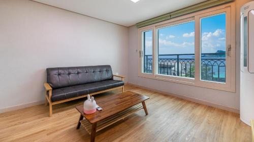 Hallim House | Jeju Jang Sugot Pension