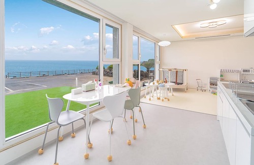 Andeok House | Jeju Kidsgajok Badatgahauseu