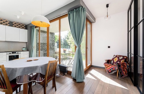 Pradnik Bialy Apartment | Jesionowa Homely Apartment with Garden