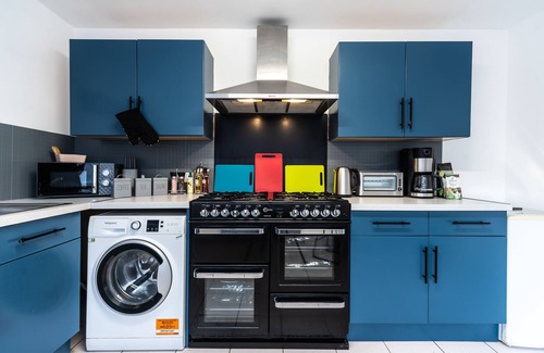 Hull House | Jesouth Homey 5 Bedrooms 9 Beds - Contractors - Leisure