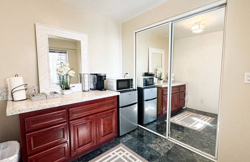 Whittier House | Jetted Tub View Suite: Comfort & Scenic Serenity