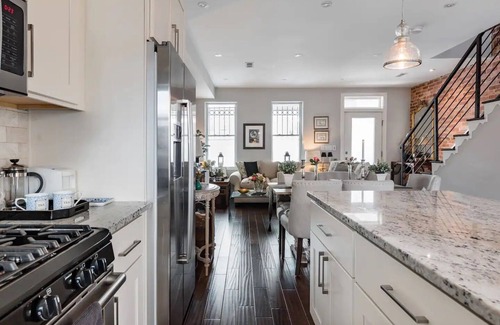 Eckington House | Jewel of a Home, Quiet Neighborhood, Bus to Dntn