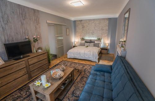 Ujlak Apartment | Jewellery box on the riverside