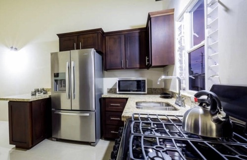 Falmouth House | Jhadano Villa 3BR Pool Shuttle 3 Mins to Beach