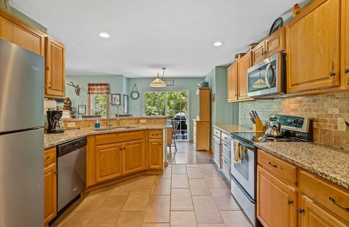 Jim Thorpe House | Jim Thorpe One Stop - GAME ROOM, GOLF SIMULATOR, HOT TUB, BBQ GRILL, EV CHARGER!