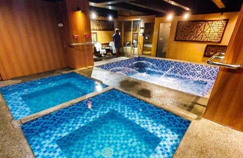 Ermita Night District Hotel | Jjimjbang hotel spa