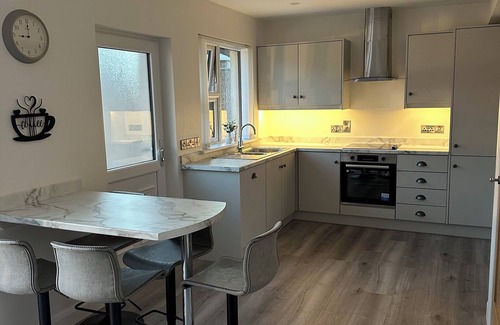 Newcastle House | JJ’s Retreat n800m from Royal County Down Golf Course