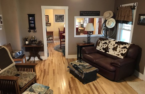 Bloomington House | JLBrinkmeyer Ranchhouse, cozy and authentic, set in beautiful southern Iowa