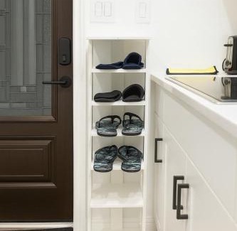 East Windsor House | Jnice Residence