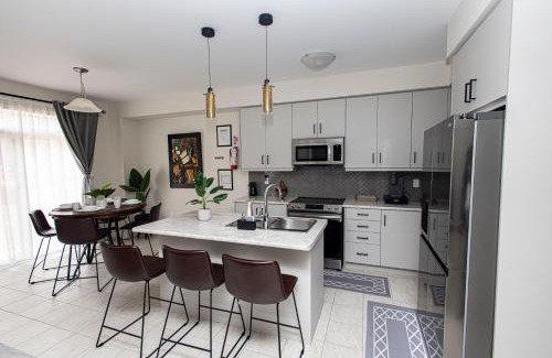 Welland House | JNShortStay- Niagara Falls Area Hidden Gem