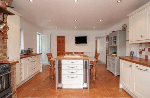 Snettisham Cottage | JOB'S COTTAGE, pet friendly, character holiday cottage in Snettisham