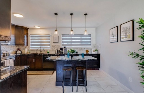 Edmonton Apartment | Jody - 3 Bedrooms, Large Kitchen, BBQ, Garage!