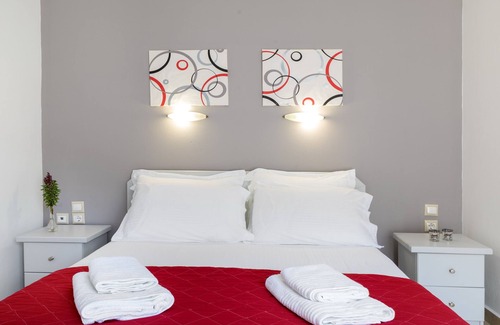 Loutro Bed & Breakfast | John Akroyiali rooms