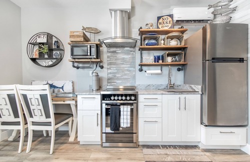 Madeira Beach Apartment | Johns Pass Studio # 1 Fisherman's Cove and Cottages