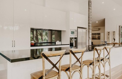 Red Hill House | Joie de Vivre - Get amongst the VINES