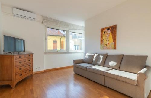 Como Apartment | JOIVY Apartments by the lake